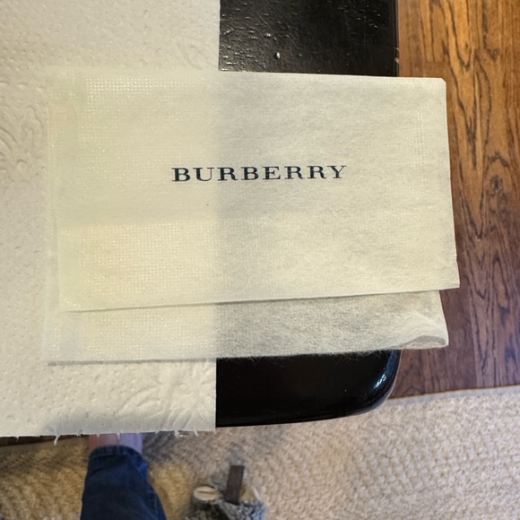 Burberry Checkered Beige and Black with red Card Holder - Picture 5 of 10